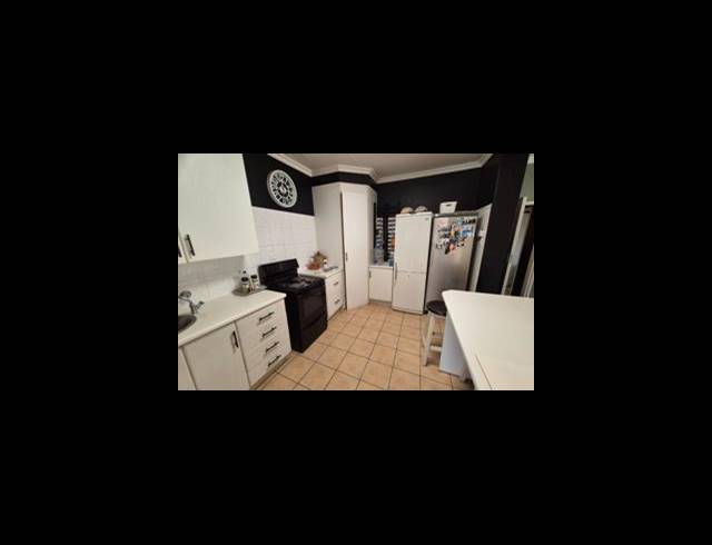 5 BEDROOM TOWNHOUSE FOR SALE IN FLORAUNA